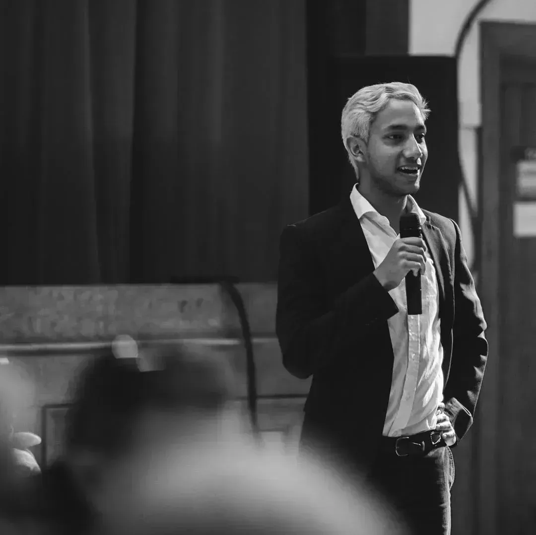 Daniel Johnson presenting during a startup growth session